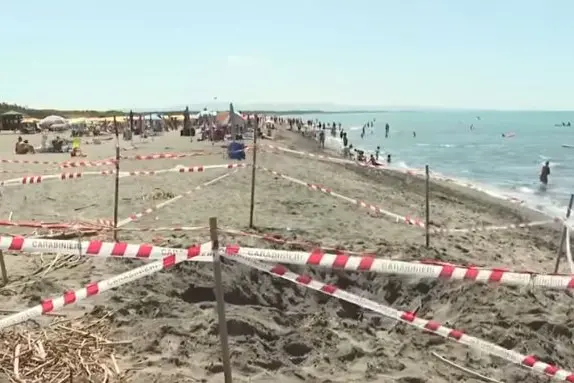 Diciassettenne morto soffocato sotto la sabbia: 40 minuti fatali