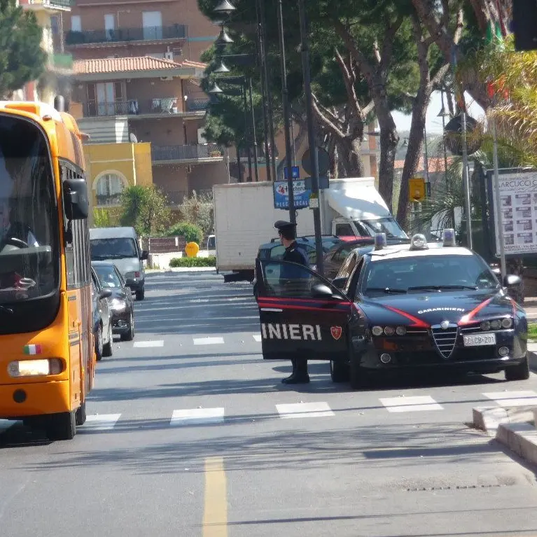 Altre auto abbandonate in strada portate via col carroattrezzi