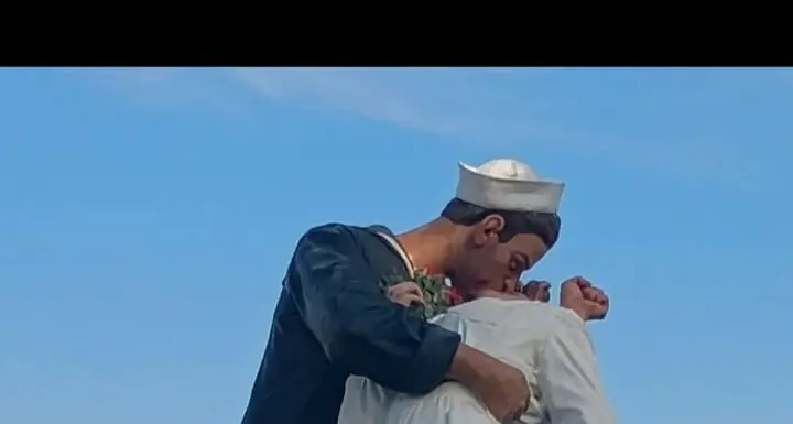 «La Statua del bacio come il bacio di Giuda: non solo l’abbiamo già pagata, ma ci è costata anche di più»
