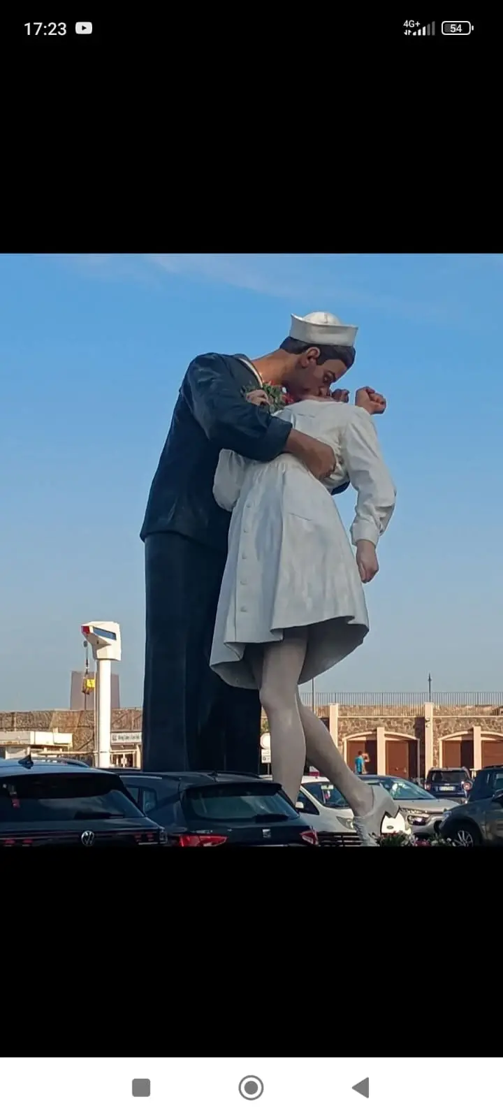 «La Statua del bacio come il bacio di Giuda: non solo l’abbiamo già pagata, ma ci è costata anche di più»