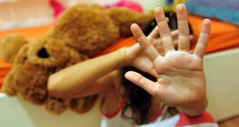 Presunti maltrattamenti all’asilo: sospensione confermata per la maestra dall’Ufficio Regionale