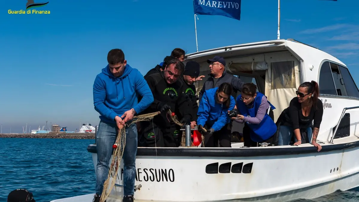 Roan Civitavecchia e Mare vivo: liberato lo scoglio del Corallo