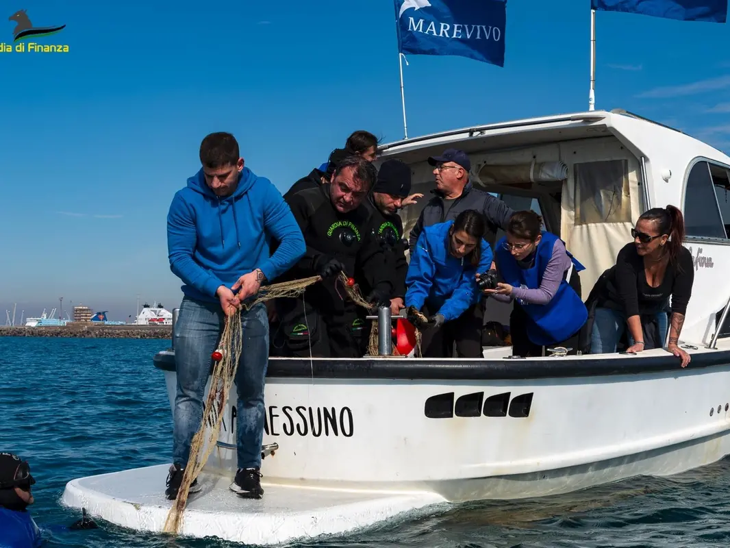 Roan Civitavecchia e Mare vivo: liberato lo scoglio del Corallo