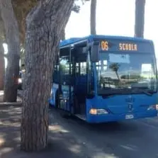 Bus pieni, corse insufficienti, orari che non coincidono con l’uscita delle lezioni