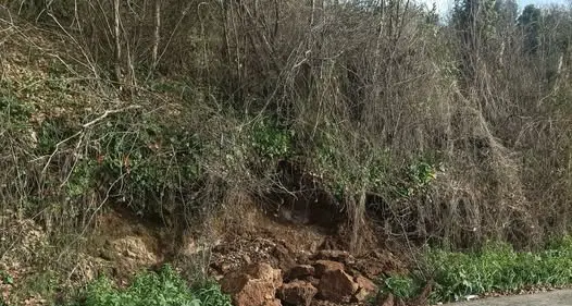 Buche e frane, tanti pericoli nelle periferie etrusche