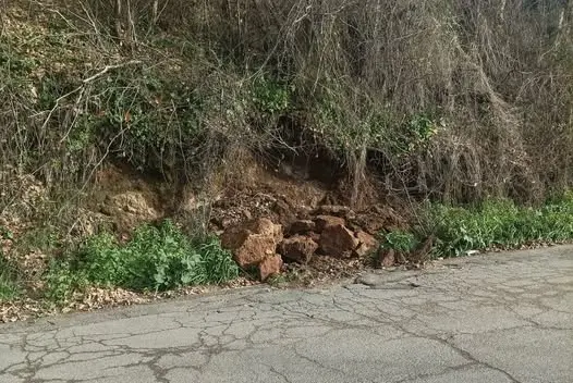 Buche e frane, tanti pericoli nelle periferie etrusche