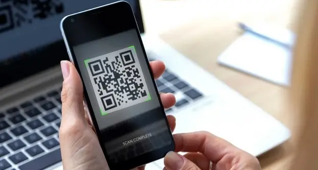 Raggiro con il qr-code: crede di ricevere denaro ma ricarica il truffatore