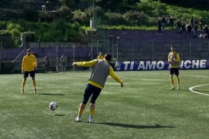 Un momento del riscaldamento pre gara