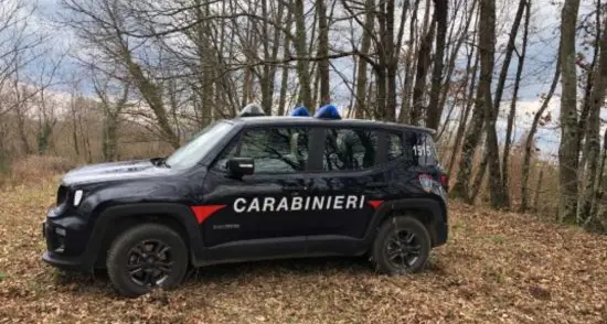 Si perde nei boschi durante la tromba d’aria, soccorso dai carabinieri