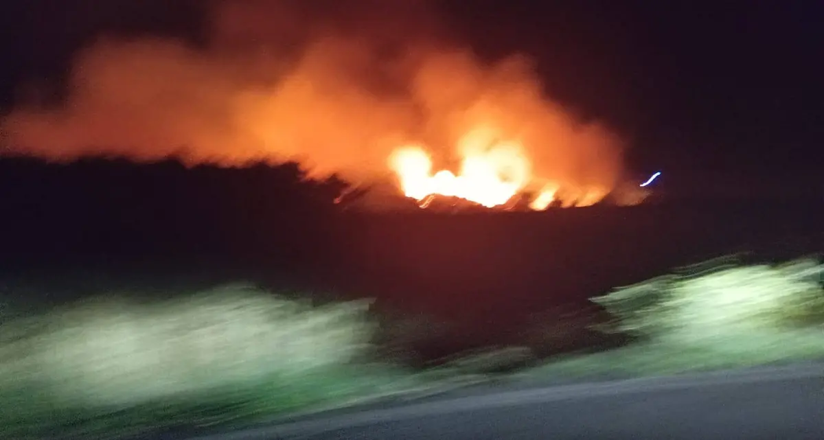 Vasto incendio tra Sant’Agostino e la Litoranea