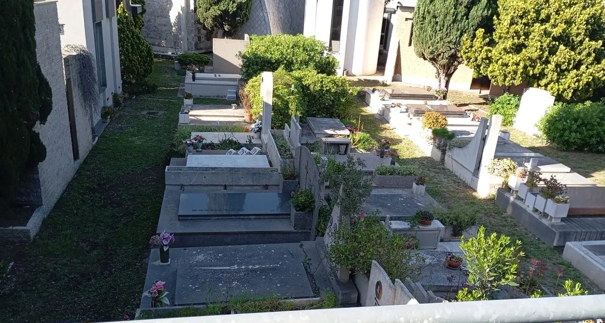 Cura e decoro al cimitero di Santa Marinella, Pietro Tidei: «È diventato il giardino dei ricordi»