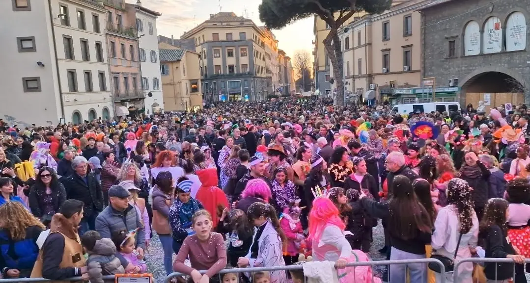 Bagno di folla per il Carnevale viterbese