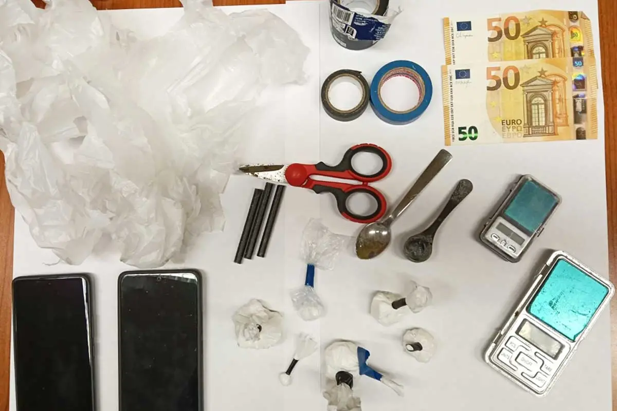 Viterbo: cocaina nascosta in casa e telecamere per sfuggire ai controlli, arrestato 45enne