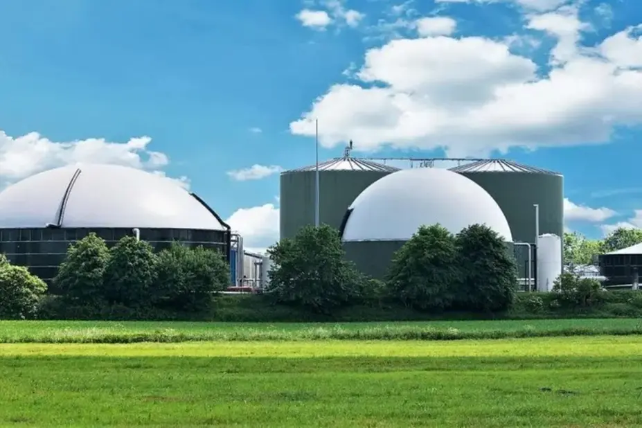 Biodigestore: è scontro politico