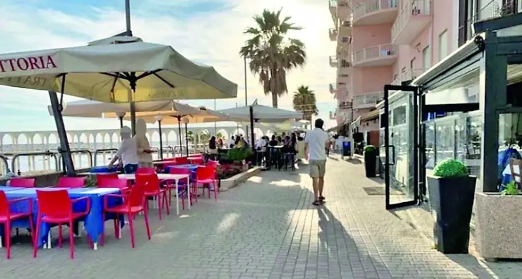 Commercio, domande di rinnovo per le istallazioni esterne entro il 15 dicembre