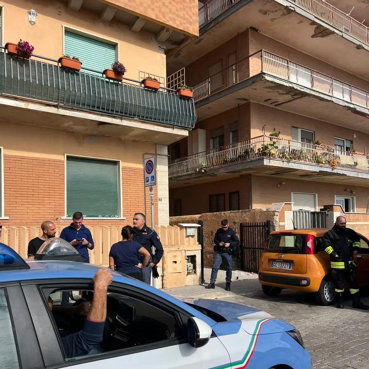 Fiamme in cucina, tragedia sventata da due marinai