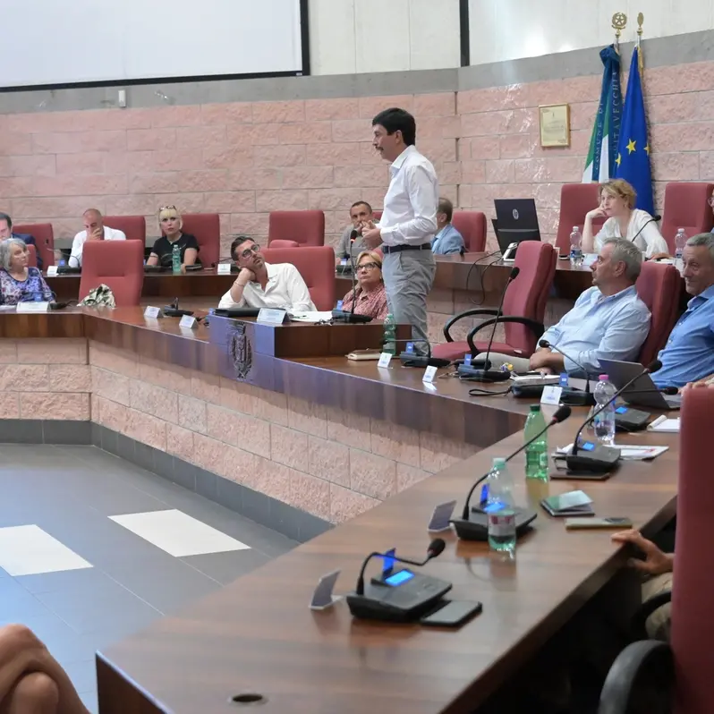 Interrogazioni e mozioni in Consiglio