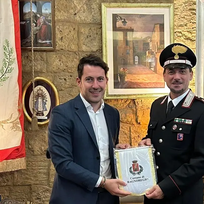 Finto carabiniere tenta una rapina