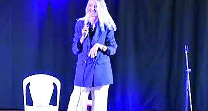 La dottoressa Linardos conquista studenti e docenti in un incontro intenso e partecipato