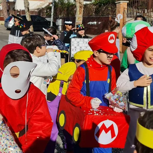 Carnevale: le scuole sfilano per la Pace