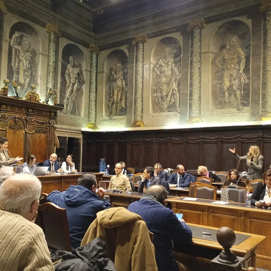 Centro anziani, scontro Frontini-Troncarelli