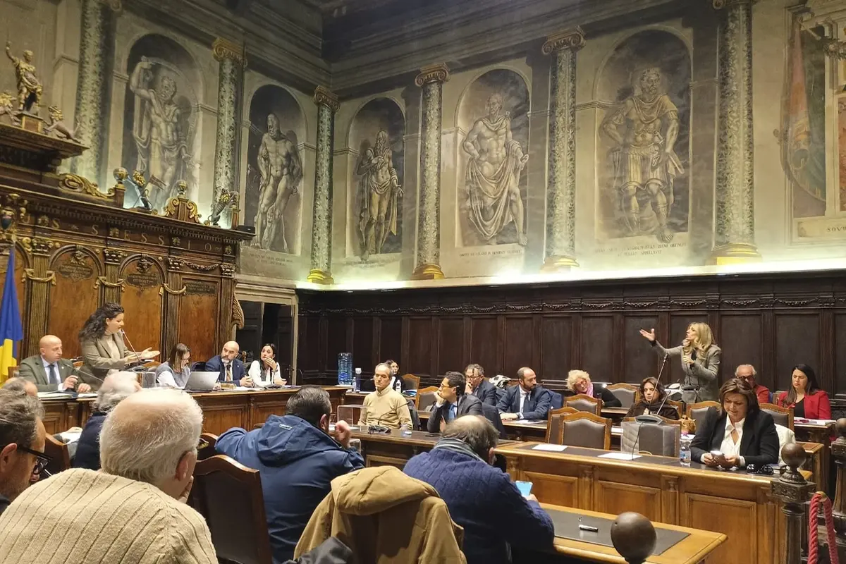 Centro anziani, scontro Frontini-Troncarelli