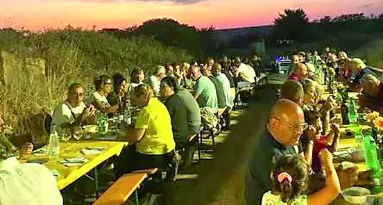Stelle, vino e passione: stasera ad Allumiere cena in vigna sotto le stelle con Tommaso Vernace e Daniele Orieti