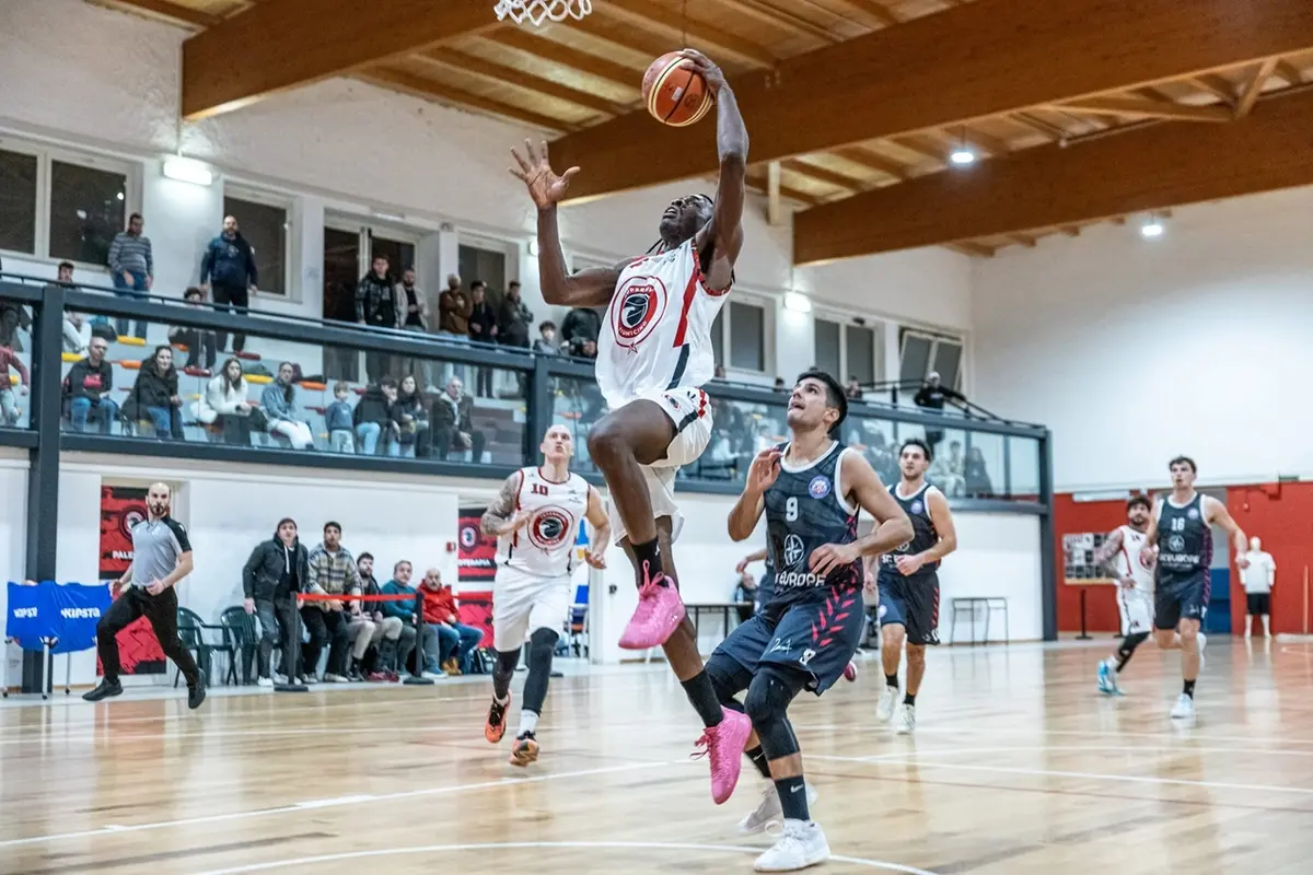 Una fase di gioco di Supernova Fiumicino-Virtus Pomezia
