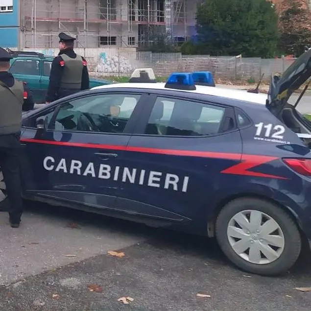Cerveteri, aggredisce la mamma con un coltello per soldi: arrestato dai carabinieri