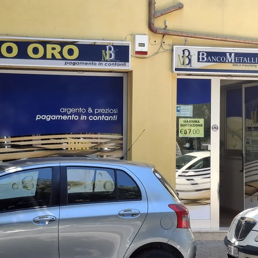 “Compro oro” e gioiellerie di Ladispoli nel mirino dei ladri