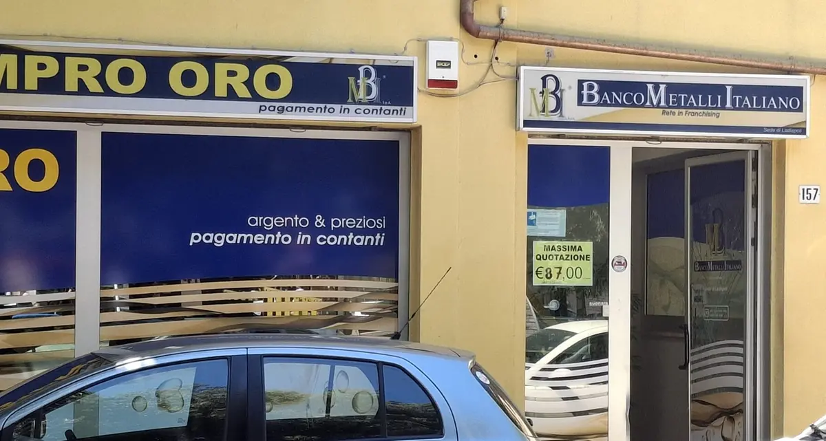 “Compro oro” e gioiellerie di Ladispoli nel mirino dei ladri