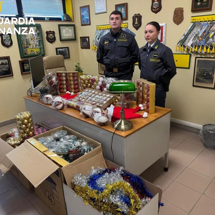 Sequestrati più di 6mila addobbi di Natale pericolosi
