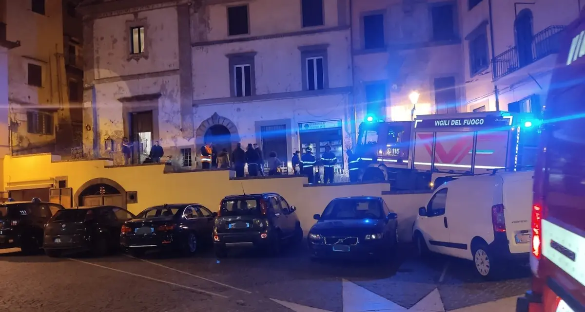 Crolla scala nella chiesa di S. Pietro: un ferito e due donne intrappolate