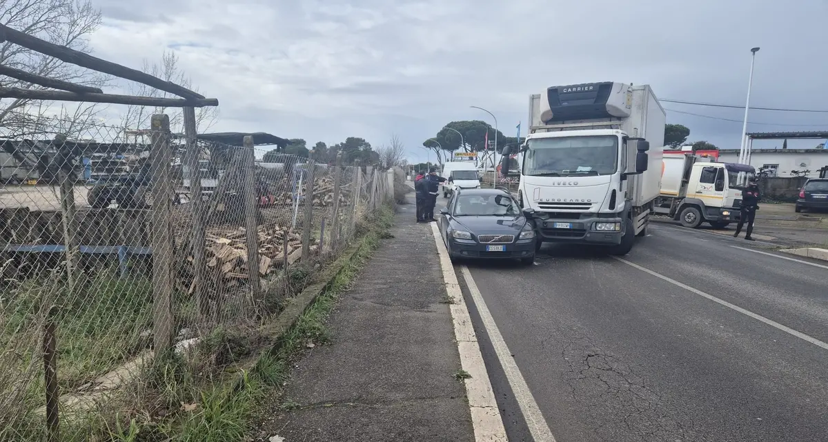 Viterbo: camion si scontra con un’auto sulla Tuscanese