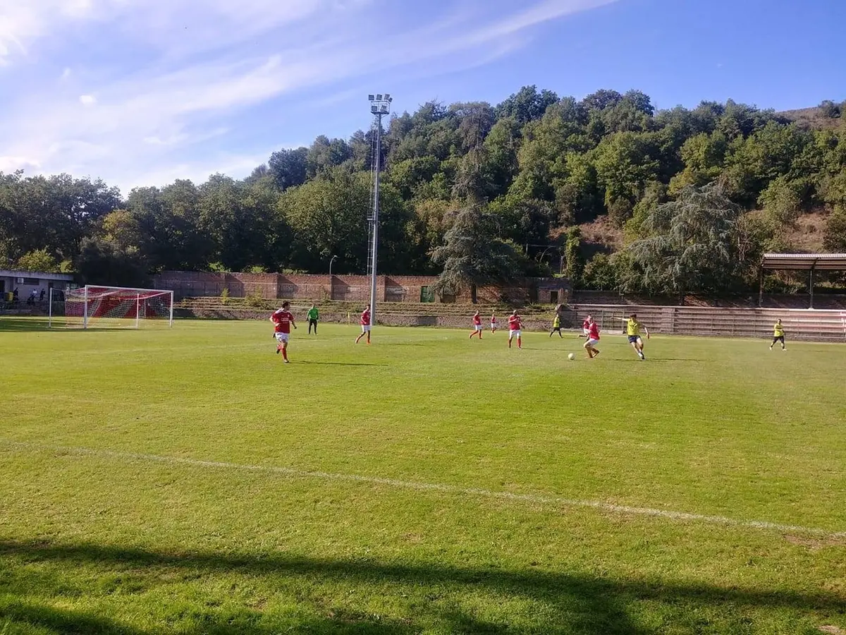 Si torna a giocare al Nelli di Gallese che in passato ha visto la squadra del paese militare anche in Eccellenza