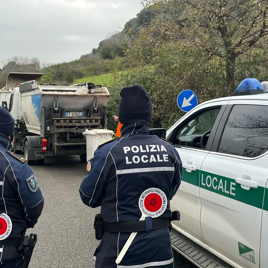 Rifiuti abbandonati e terreni incolti: sanzioni a raffica