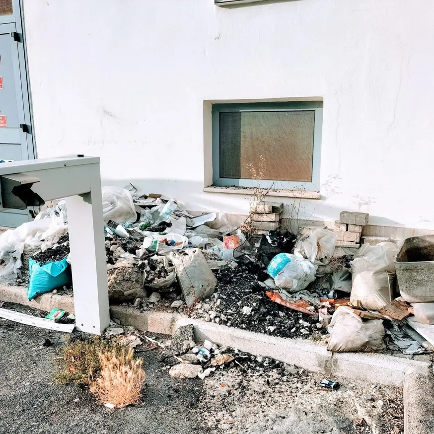 «Rifiuti davanti la stazione da 20 giorni senza risposta»