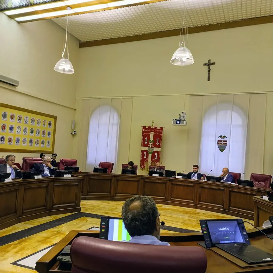 Avanzo di amministrazione, maggioranza e opposizione ai ferri corti
