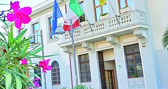 Comune, concorso pubblico per la copertura di 6 posti a tempo pieno e indeterminato di istruttore amministrativo