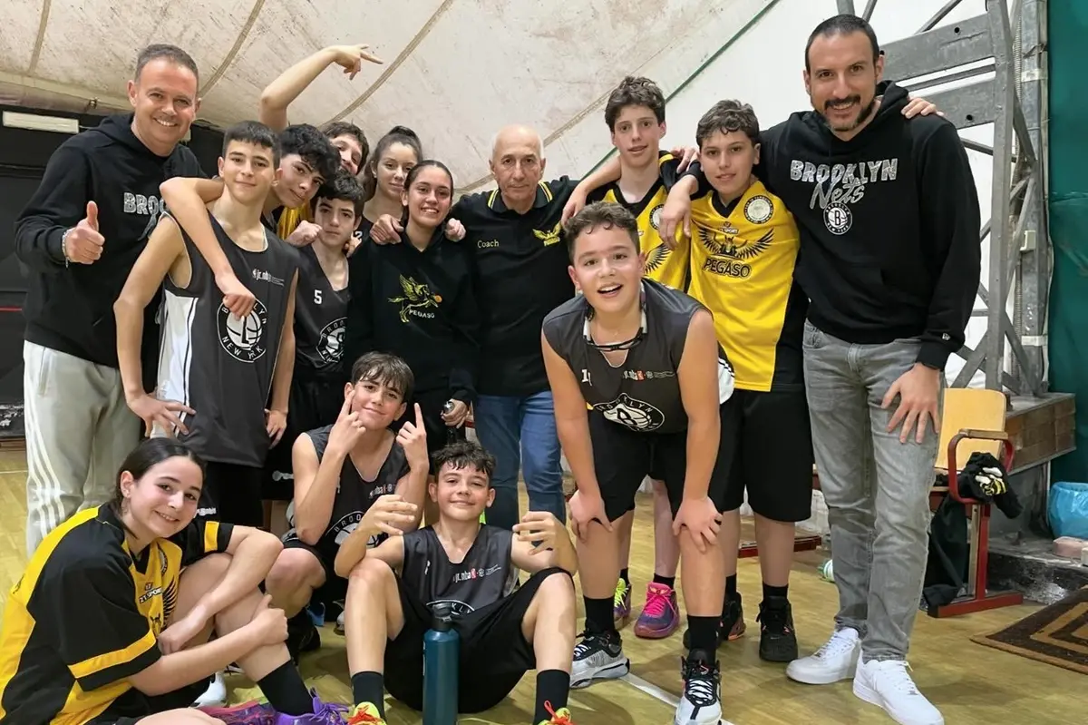 Una formazione giovanile della grande famiglia del Basket Pegaso Tarquinia pronta ad accogliere il grande evento di met\\u00E0 maggio
