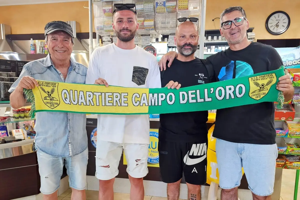 Tiziano Cherubini con i dirigenti del Quartiere Campo Oro