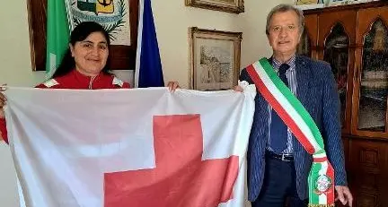 Anche Santa Marinella espone il vessillo della Croce rossa