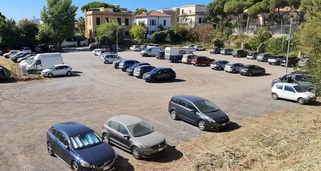 Santa Marinella, niente parcheggi a pagamento nell’area ex fungo per i residenti della zona Centro