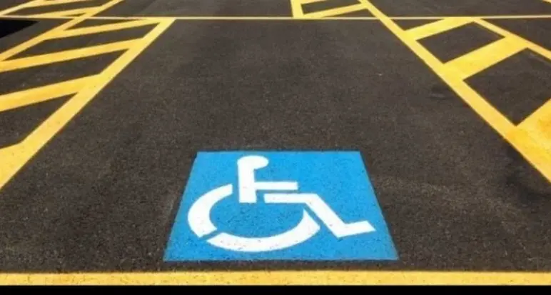 «Negato il parcheggio riservato per disabile»
