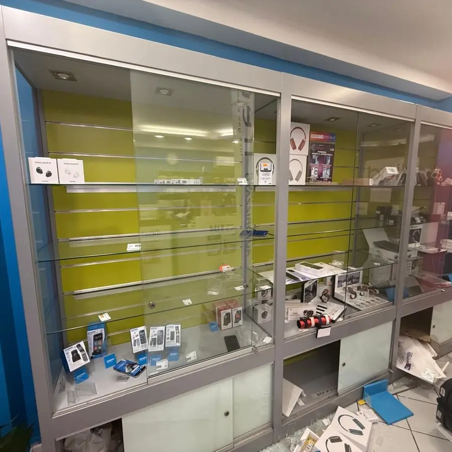 Cerveteri, furto in un negozio di telefonia
