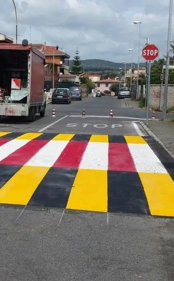 Scatta “Alunni al sicuro”, dissuasori di velocità di fronte agli istituti
