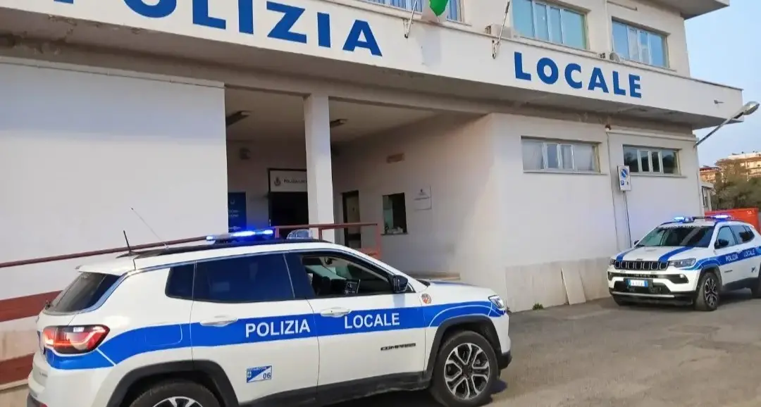 Urla e botte: paura a piazza Calamatta