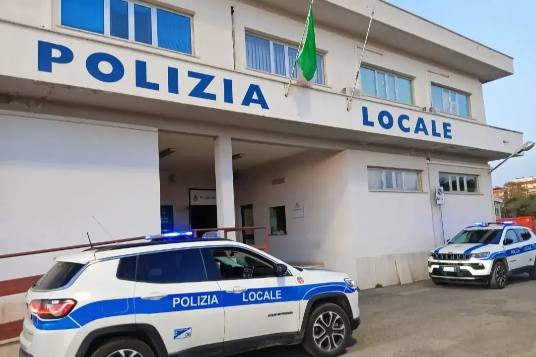 Urla e botte: paura a piazza Calamatta