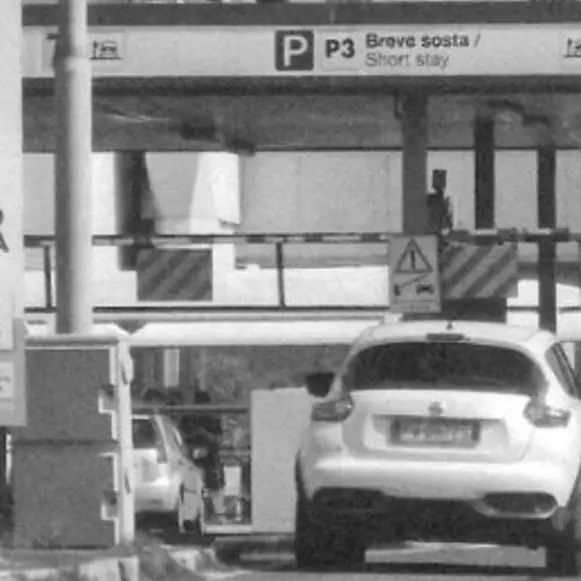 In aeroporto con l’auto del Comune di S. Marinella: la decisione della giudice fa discutere