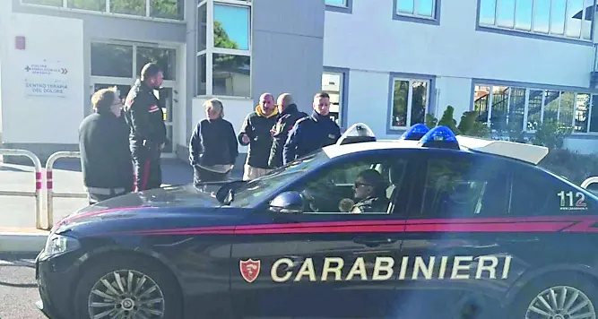 La storia di Andrea, ausiliario della sanità scaricato dalla nuova azienda